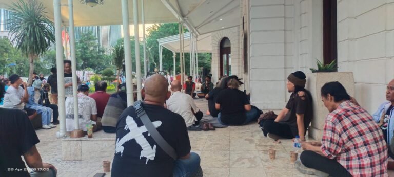 2c72731b-f60f-4b4a-b898-13eb9906661f